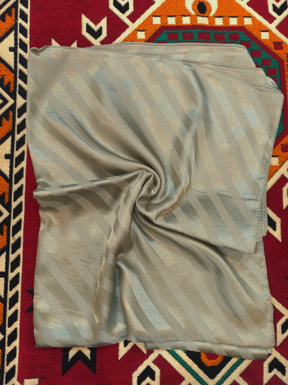 AT Jacquard Stole